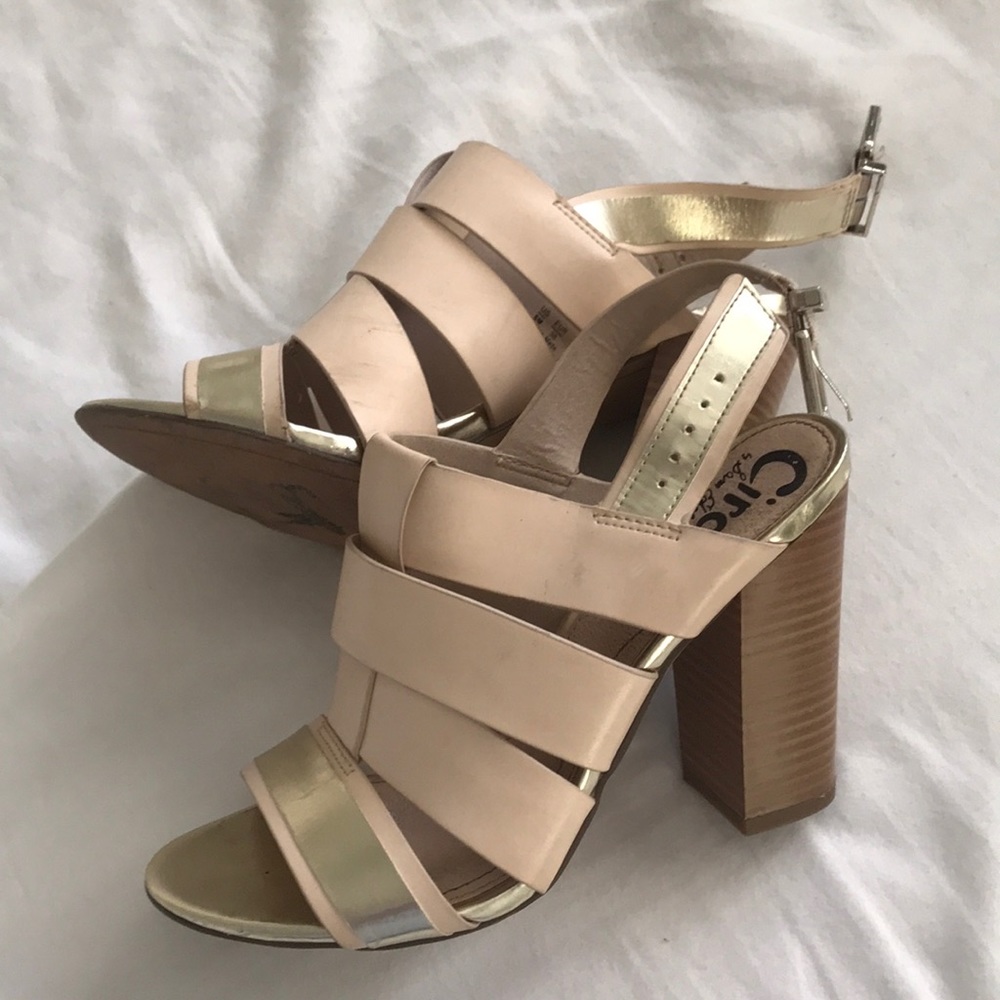 Heels - Picture 2 of 4